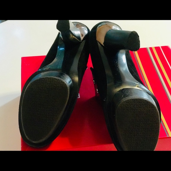 Black Suede BCBGirls koala style size 8.5 - Picture 3 of 6